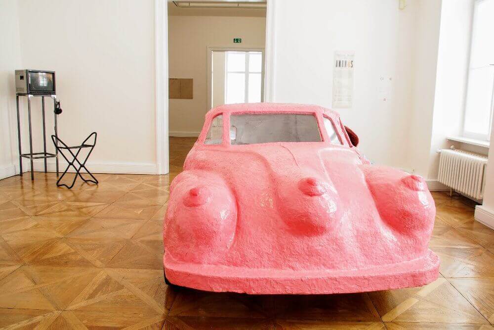 brno gallery boob car